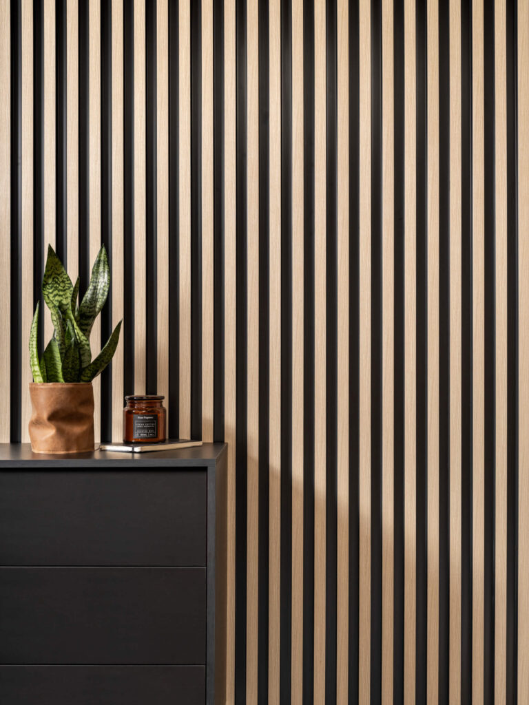 Wall panels in the form of lamellas L0302 Mardom Decor wooden in detail - an idea for arranging the hall