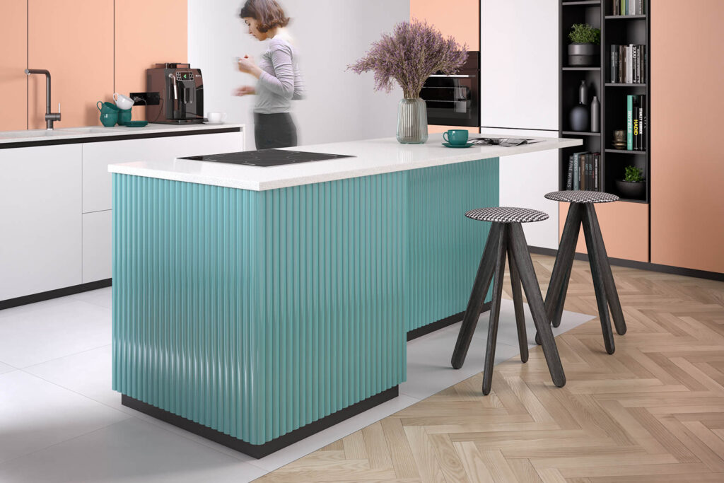 Nástěnné panely v moderní kuchyni - namontované na kuchyňském ostrůvku a natřené modrou barvou